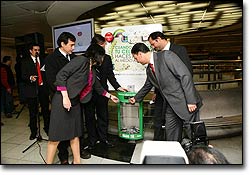 Claro y Metro inauguran la mayor red de reciclaje de celulares de la capital
