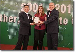 Sistek recibe premio “Mejor Distribuidor Regional” en aniversario 10 de Yealink