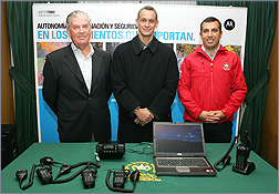 Cuerpo de Bomberos de Santiago recibe nuevo sistema de comunicaciones digitales donado por Motorola