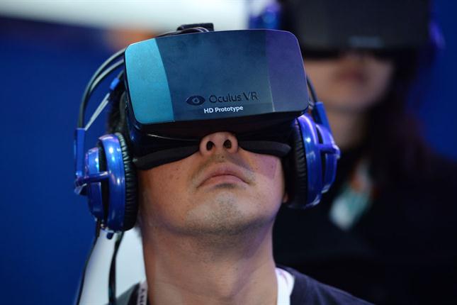 Confirman lanzamiento de casco de realidad virtual de Facebook para 2016