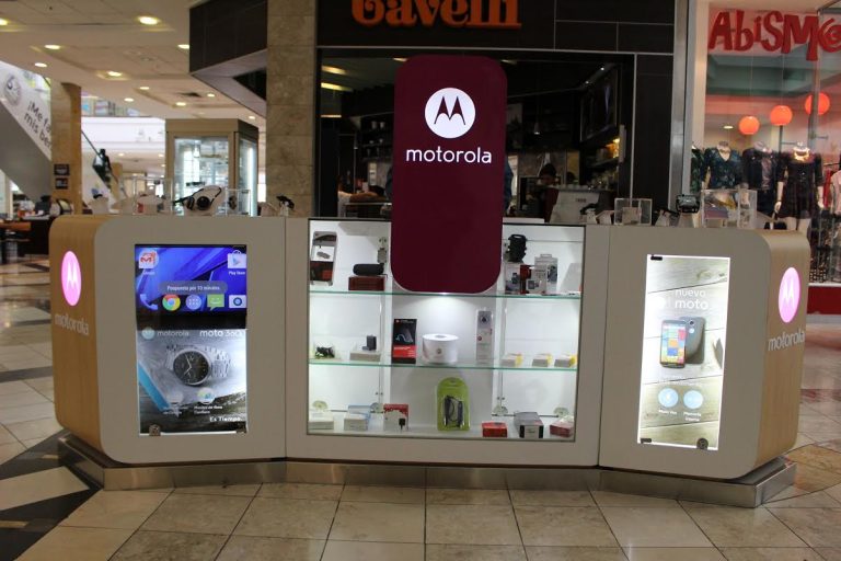 Motorola inaugura tres módulos de venta en Santiago
