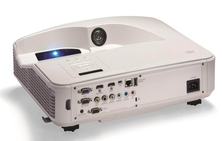 Christie presenta su primer proyector sin lámpara con tiro de lente ultracorto y HD