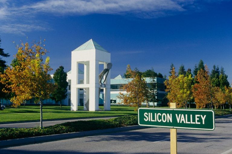 Silicon Valley no da marcha atrás en defensa de cifrado datos pese a terrorismo