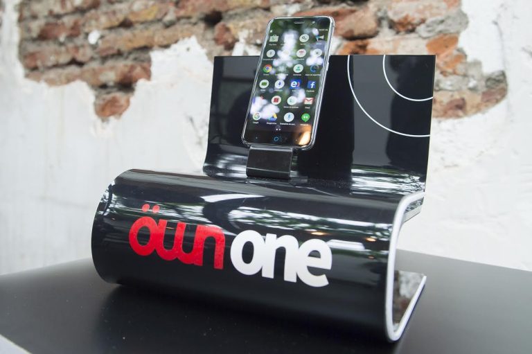 Öwn lanza primer celular de alta gama con acceso a red 4G en banda 700 MHz