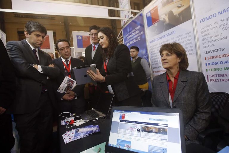 FONASA presenta nuevos servicios tecnológicos de atención