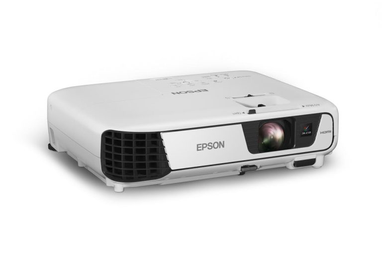 Epson presenta el proyector W04