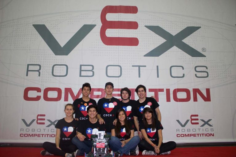 Doosan Bobcat Chile apoya a equipo de robótica “Corazón de Chileno”