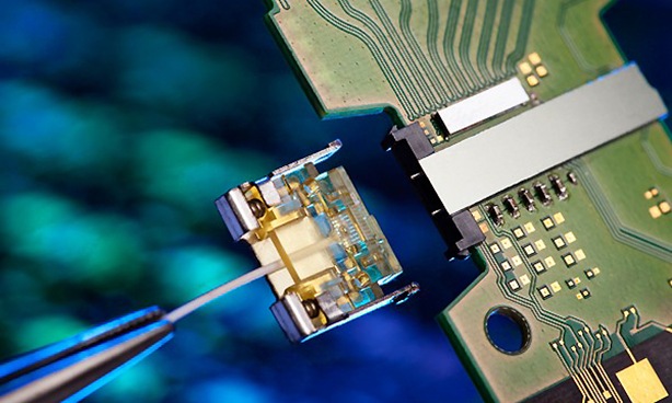 Intel desarrolla chips con fotónica de silicio