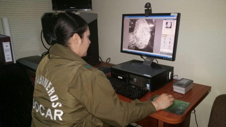 Labocar de Carabineros imprime sus informes policiales con equipos de producción