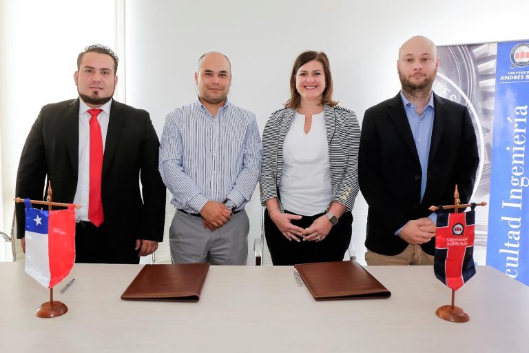 Equifax y Universidad Andrés Bello firman convenio para formación de profesionales