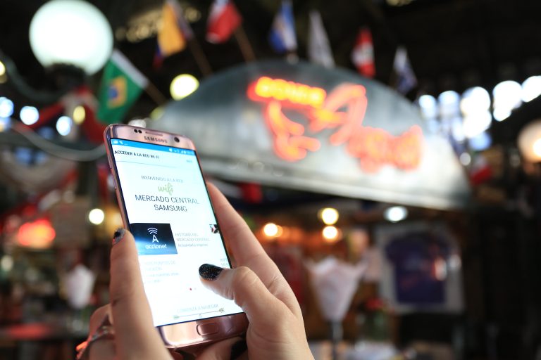 Samsung y Accionet inauguran red de Wifi gratuito en Mercado Central