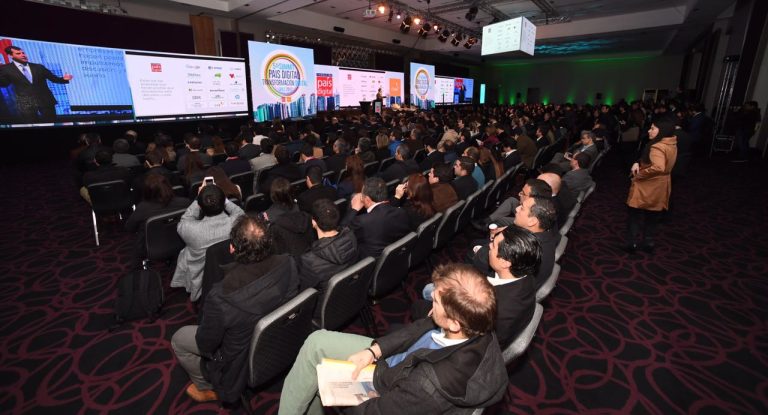 V Summit de País Digital: Candidatos presidenciales proponen avanzar en educación digital