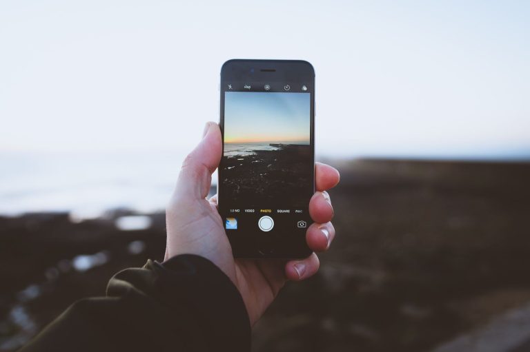 Leggi l'articolo Teléfonos celulares y portátiles: Los bienes TIC que más se importan previo a la Navidad