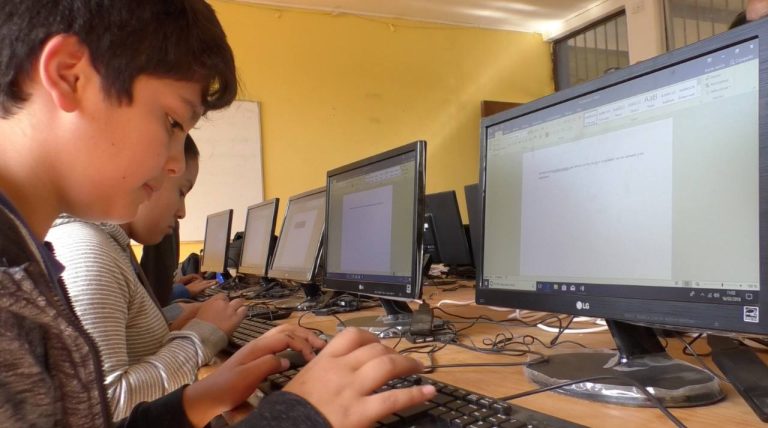 Lampa, primera comuna rural en acortar la brecha digital en educación