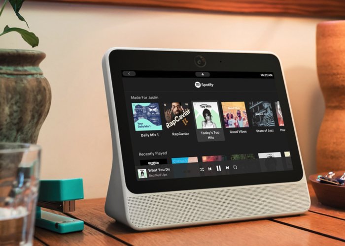 Facebook presenta altavoz inteligente con cámara y pantalla