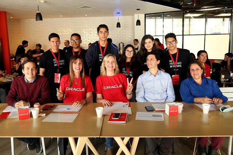 Con éxito y un ganador se realiza actividad de programación de Oracle y País Digital
