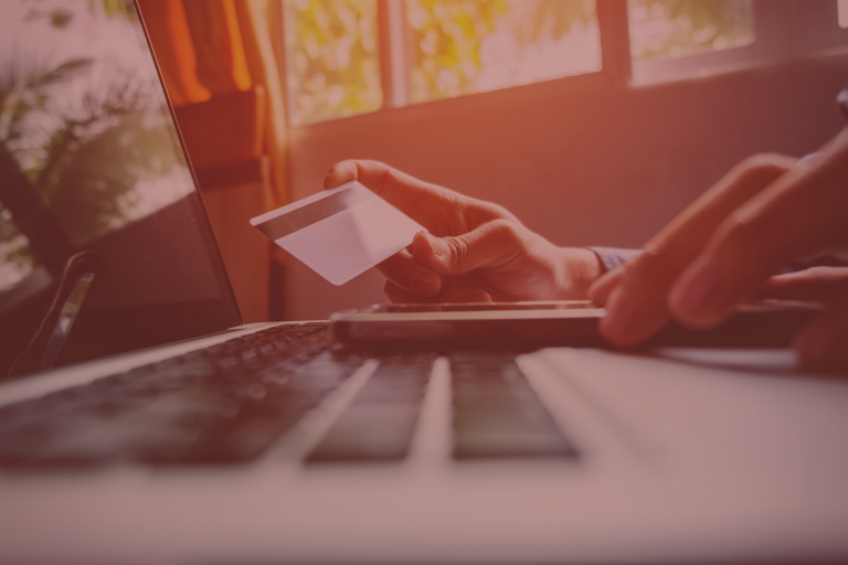 Consejos para evitar fraudes cibernéticos en el día del amor