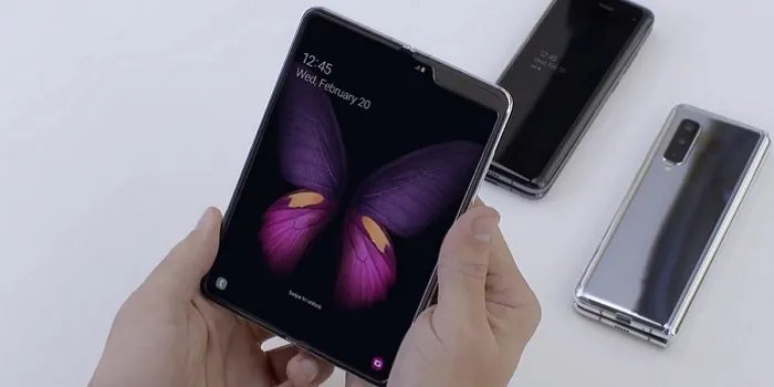 Samsung envía muestras de pantallas plegables a Google y Apple