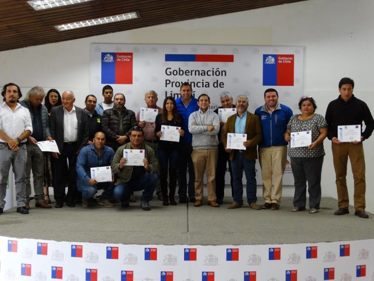 Imprenteros de Ovalle reciben apoyo para modernizar su trabajo