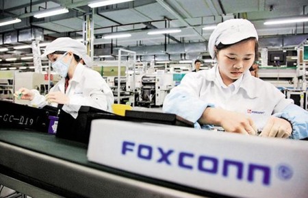 Presidente de Foxconn deja su cargo