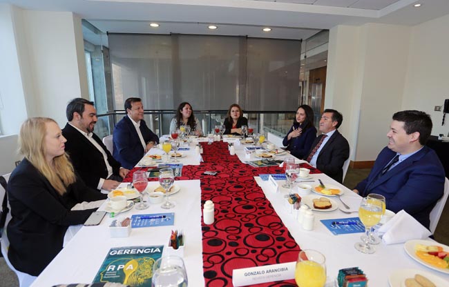 Revista Gerencia realiza desayuno sobre tecnologías de control de acceso y asistencia