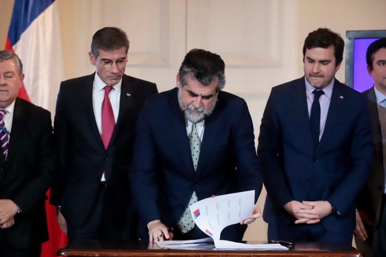 Ministerios firman convenio de ciberseguridad