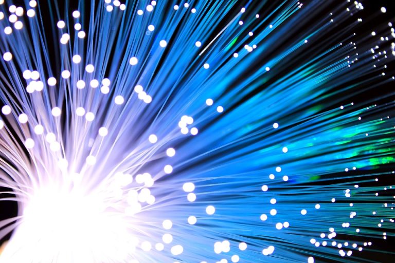 Movistar aumenta velocidades de todos sus planes de fibra óptica