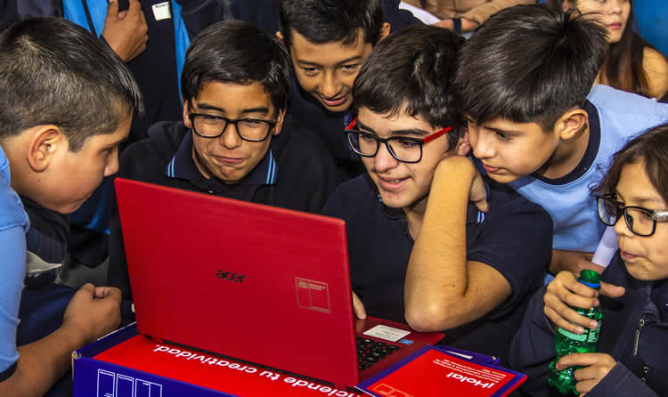 Mineduc gestiona ampliación de Internet gratuita a 110 mil beneficiarios de becas TIC 2019