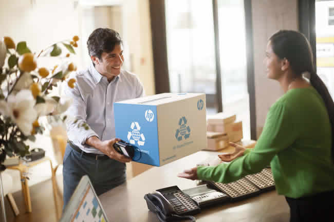 HP acelera el impulso para reducir el plástico en los océanos con la expansión de su programa Planet Partners