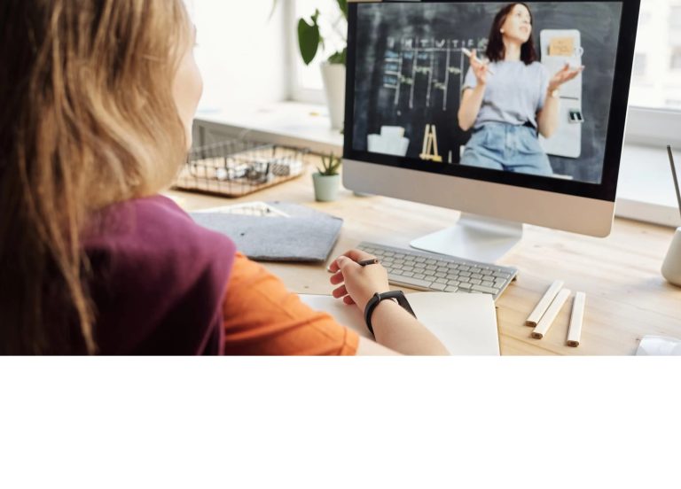 Charla sobre mujeres líderes por un mundo igualitario en la industria TI
