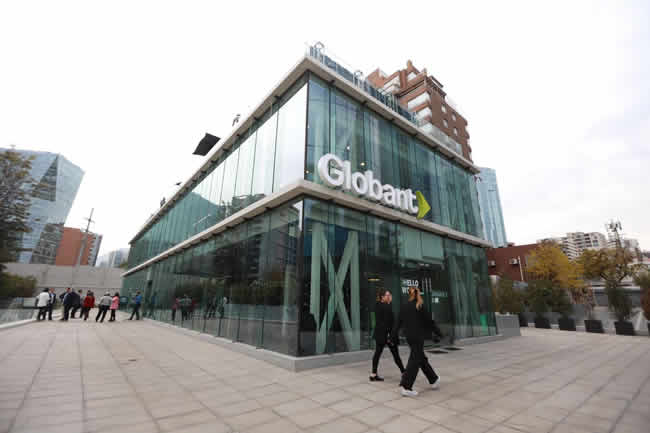 Globant inaugura nuevas oficinas en Santiago y anuncia contrataciones para 2023