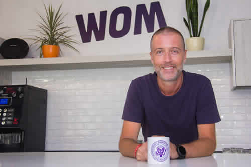 WOM realiza un cambio de liderazgo tras presentar a su nuevo CEO