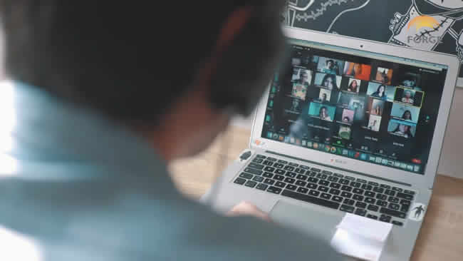 Chilenos entrenados por Amazon consiguen empleo como especialistas TI