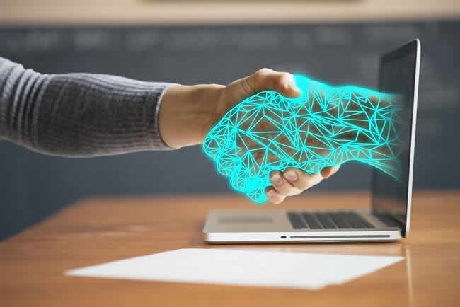 El retail, la banca y seguros son las áreas que más usan robots de software para digitalizarse