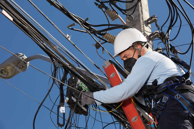 Entel sigue avanzando en el despliegue de fibra óptica en Chile