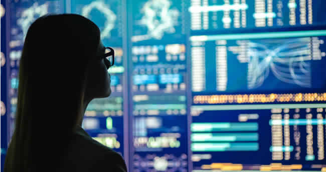 Las postulaciones de mujeres en roles tecnológicos se cuadruplican a nivel mundial