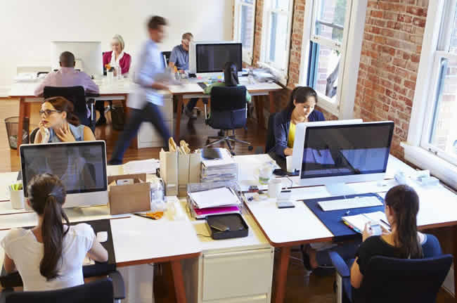 El nuevo desafío empresarial es convencer a empleados de volver a la oficina