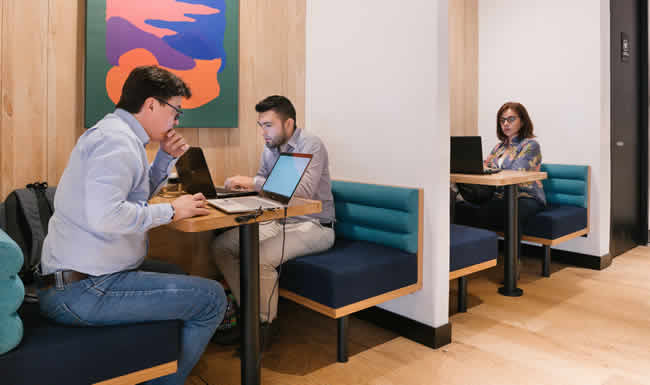 Trabajo híbrido y nómadas digitales: Tendencias laborales para 2023