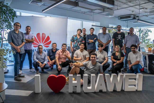 Alumnos chilenos viajan a China a final mundial de competencia TIC de Huawei