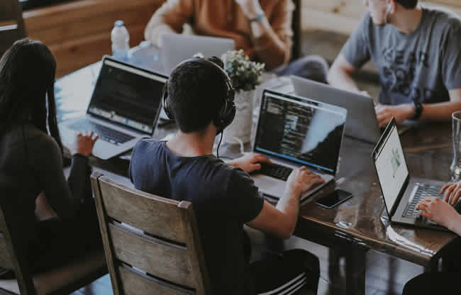 Aspectos de una oferta laboral que atraen a profesionales tecnológicos