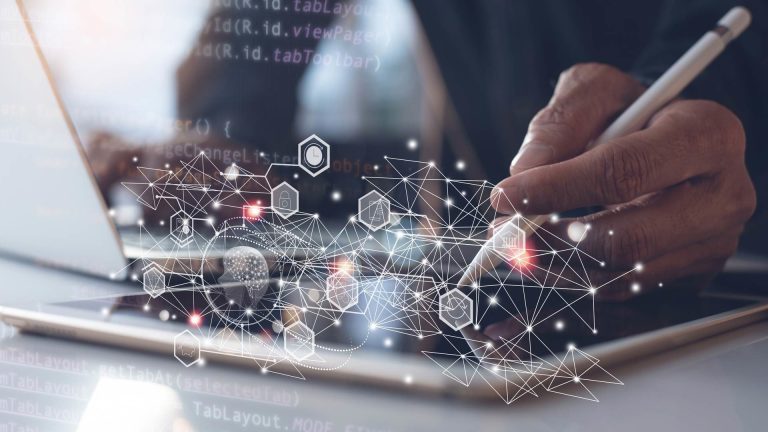 Jaime Espinoza, Deloitte: “Al decidir si convivir o modernizar los sistemas legacy, la variable técnica es la menos relevante”